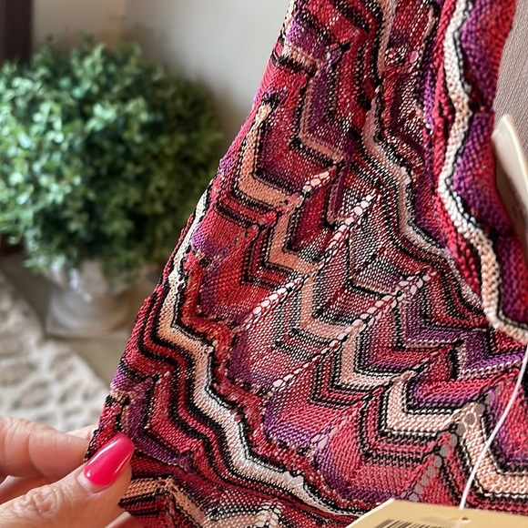 ARDEN B. NEW ROUCHED FRONT Crochet top ZIG zag rayon deep V drape back Med - Picture 9 of 11